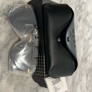 Brand new in box, new w tags Diff Lenox aviators